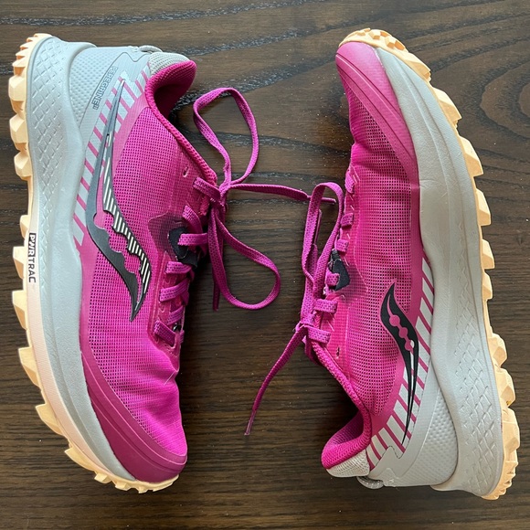 SOLD / Saucony Peregrine 11 Trail Runners - Picture 2 of 6